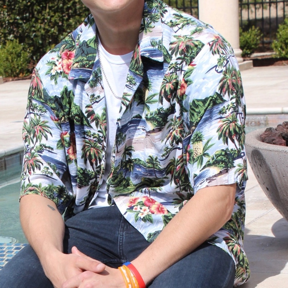 Hilo Hattie “The Hawaiian Original” Button-Up
